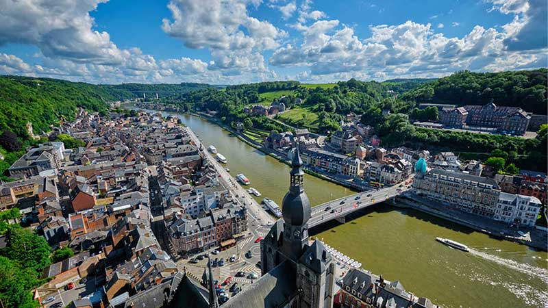 Vendre un terrain pollué en Wallonie : quelles démarches ?