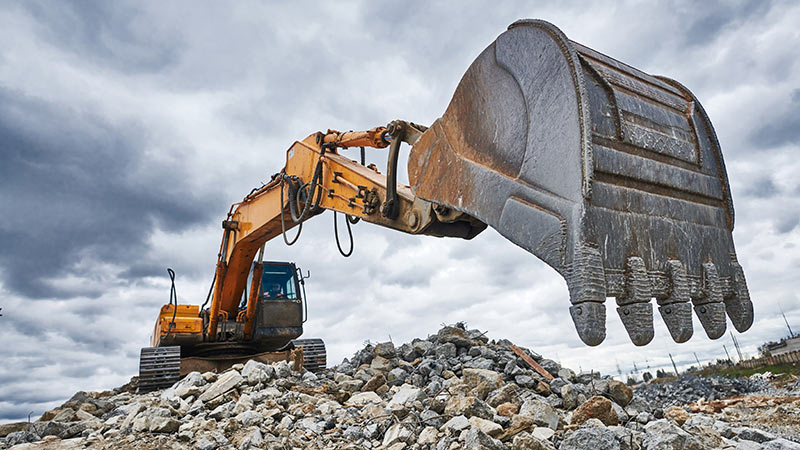 Une pollution fortuite du sol en cours de chantier : que faire ?